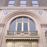 800px-Daniels_&_Fisher_Tower_doorway_arch